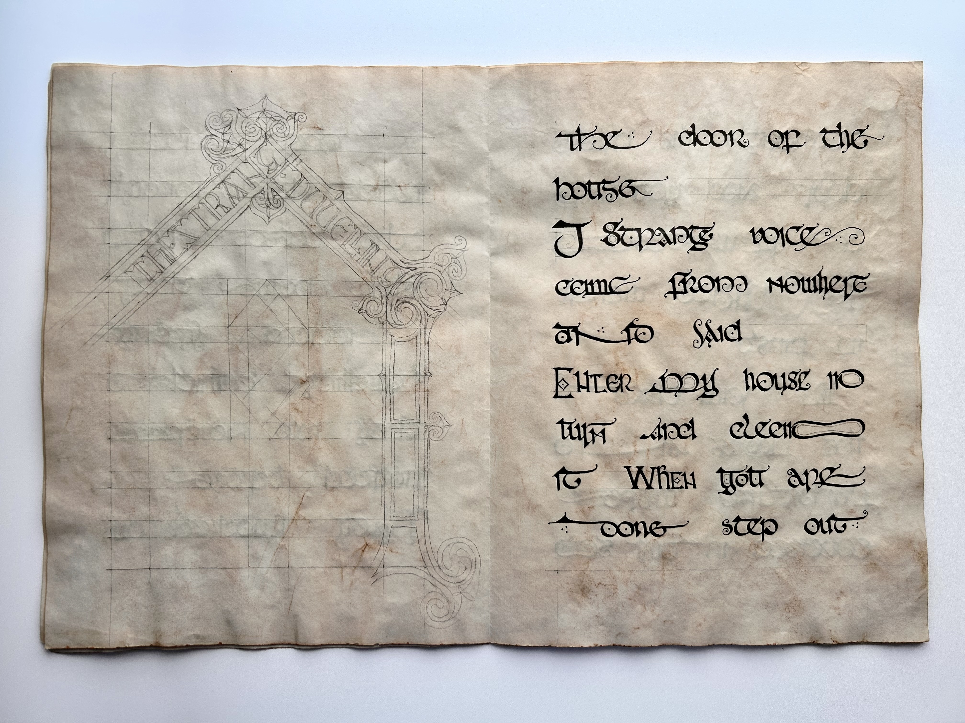 Manuscript spread with an architectural sketch and handwritten text